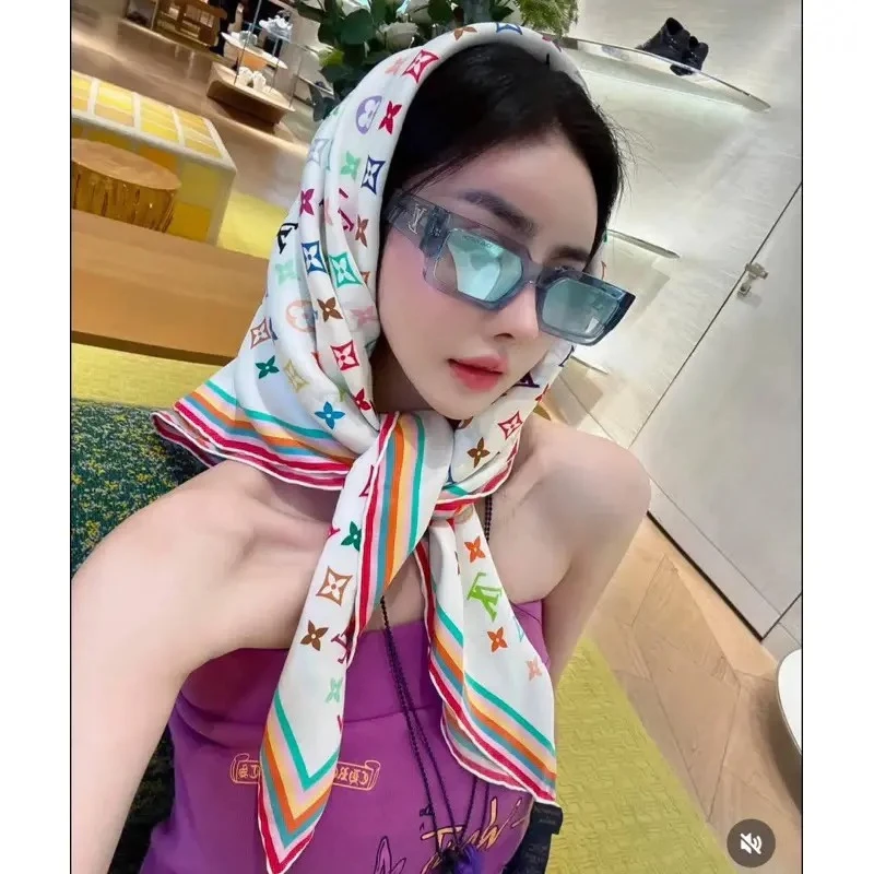 khăn choàng nam lv